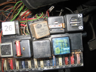 not sure what the top relays are, I think the relay with the red fuse is the fuel pump ???